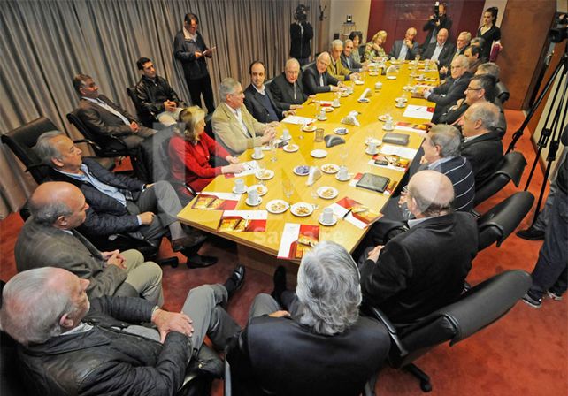 La Mesa de Diálogo/ Manuel Testi.