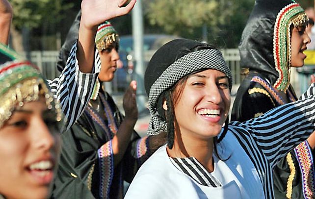 Brecha. Mujeres judías yemeníes con sus vestimentas típicas. Los mizrahi forman casi la mitad de la población israelí.