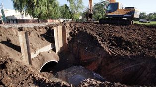 El Intendente inaugura un aliviador en Larrea y Dorrego