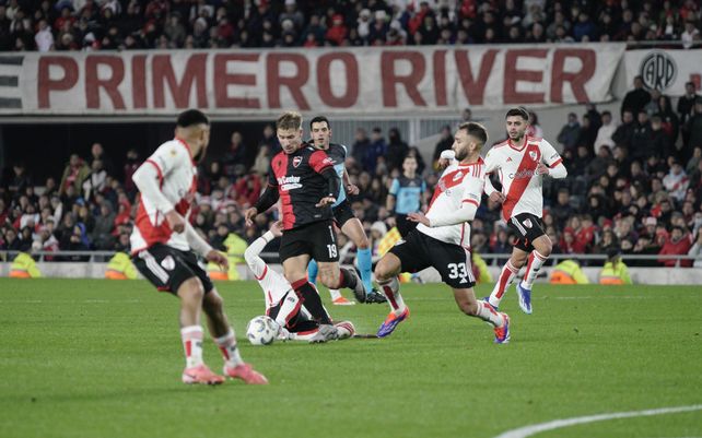 Newells, con protagonismo y enjundia, se llevó un gran punto de su visita a River