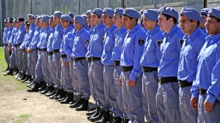 Le abonarán al personal de las fuerzas de seguridad los uniformes