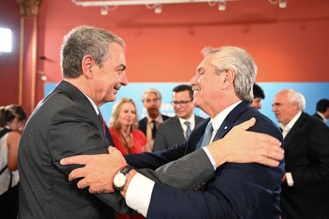 El presidente Alberto Fernández con el ex mandatario español José Luis Rodríguez Zapatero.
