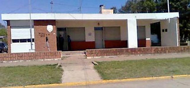 Copan la comisar&iacute;a de un pueblo, roban armas y se van en patrullero