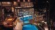 Complejos como Village de las Pampas, Howard Johnson Ezeiza y Camberland Resort & Suites brindan experiencias de bienestar y servicios.