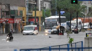 Un muerto en Buenos Aires por el intenso temporal de lluvia