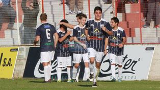 Universitario ganó y es puntero en la zona A