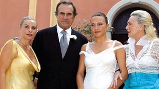 La ex esposa de Reutemann lanz&oacute; un blog donde se publican cr&iacute;ticas a su familia