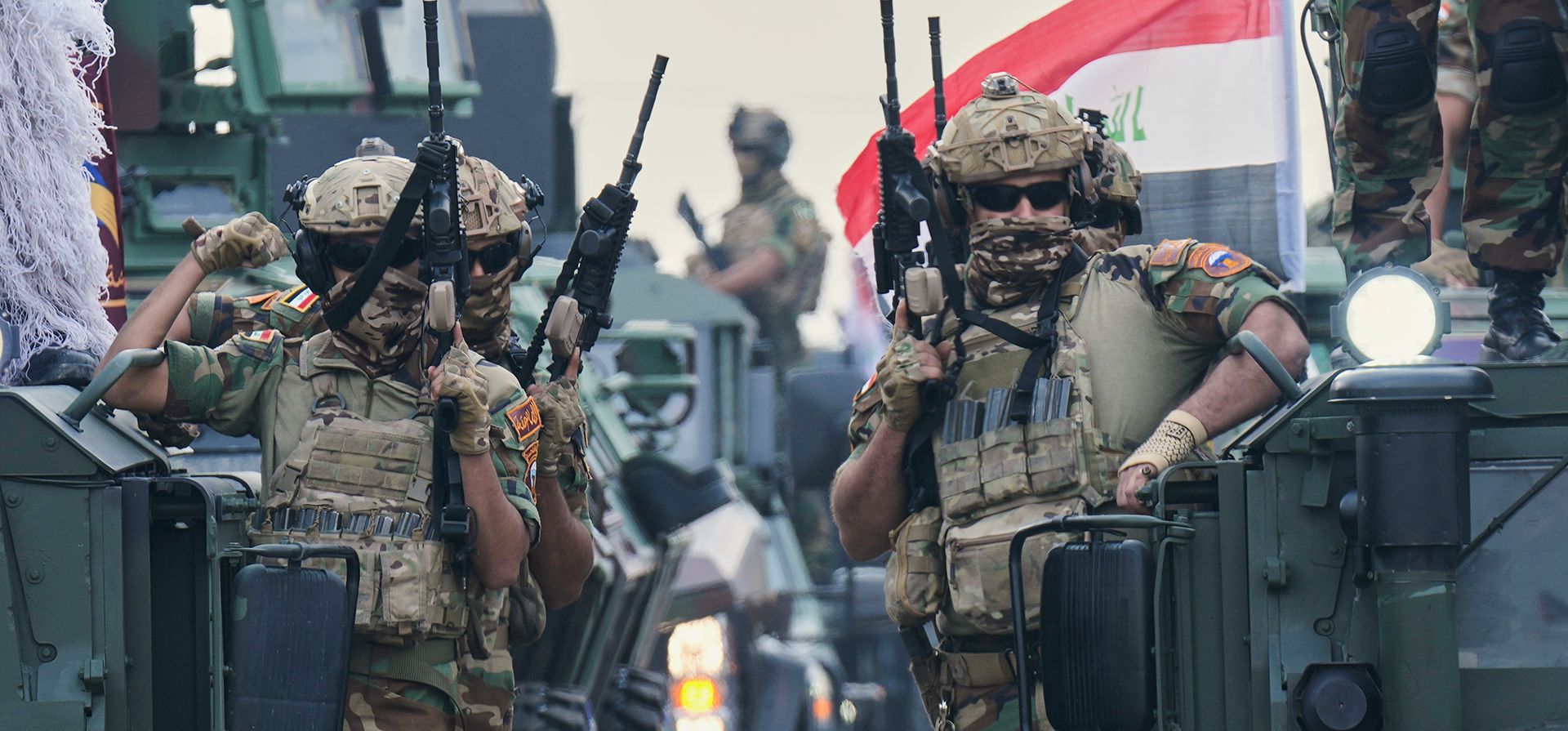 Soldados del ejército iraquí participan en un desfile durante una ceremonia que conmemora el octavo aniversario de la derrota del grupo Estado Islámico, en la zona de Abu Ghraib, al oeste de Bagdad, Irak, el miércoles 10 de diciembre de 2025. (Foto AP/Hadi Mizban) Soldados del ejército iraquí participan en un desfile durante una ceremonia que conmemora el octavo aniversario de la derrota del grupo Estado Islámico, en la zona de Abu Ghraib, al oeste de Bagdad, Irak, el miércoles 10 de diciembre de 2025. (Foto AP/Hadi Mizban)