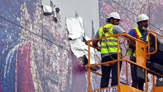 En Barcelona despegaron los carteles con las imágenes de Lionel Messi.&nbsp;