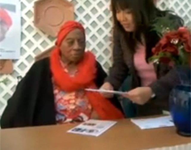 La mujer m&aacute;s vieja del mundo festej&oacute; sus 115 en Los Angeles
