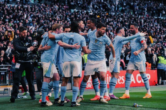Manchester City ganó y espera rival.