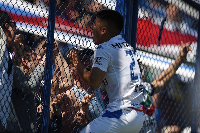 Vélez bajó a Independiente y se prendió en la pelea por la punta