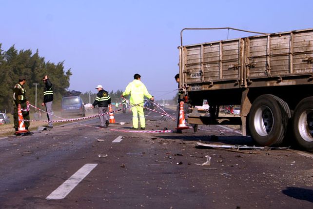 Un muerto en un choque frontal entre dos camiones en Avellaneda