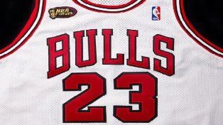 Una icónica camiseta de Michael Jordan será subastada en más de 10 millones de dólares