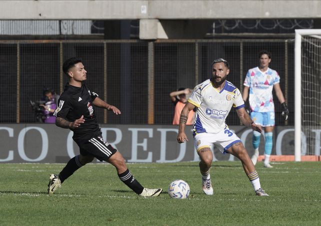 Juan Elordi, ante Deportivo Riestra. Ese día Holan puso un alternativo casi completo y el equipo sacó un empate.