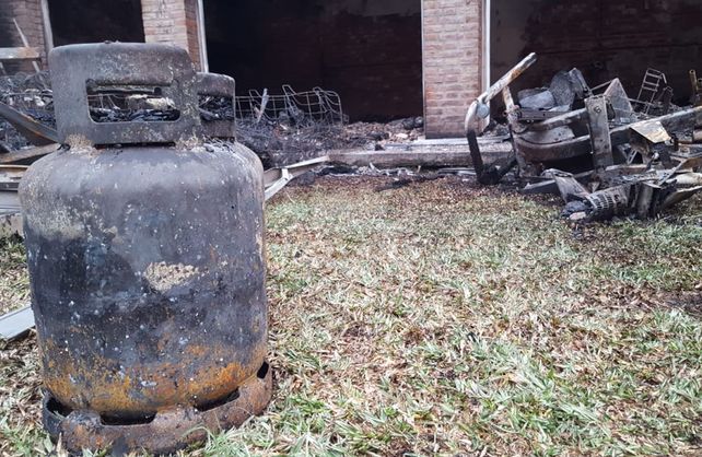 Así quedó la casa que se incendió en Santo Tomé