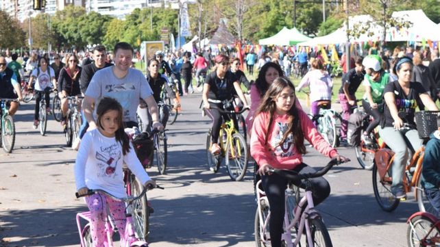 La celebración del septiempo aniversario de la Calle Recreativa albergó a un pequeña multitud en 2017.
