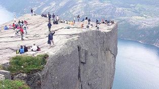 Un turista muere al caer de 600 metros en los fiordos noruegos