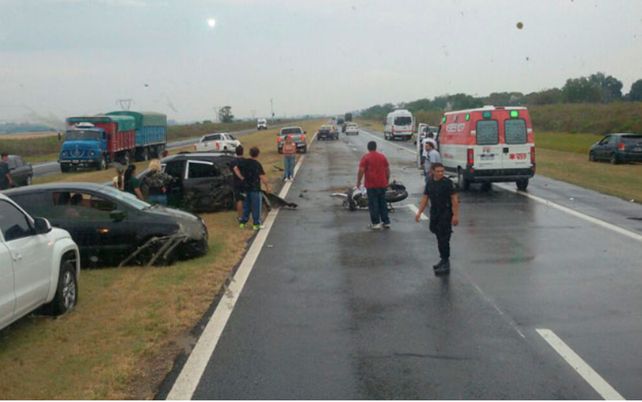 Un herido grave tras un triple choque en la autopista