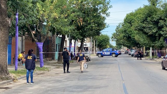 Peritos de la Agencia de Investigación Criminal realizaban tareas de investigación en el lugar del hecho.