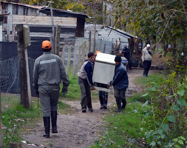 Evacuación en Concepción del Uruguay: rescatan todo lo que pueden