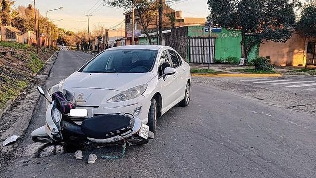 Paraná: alguno no respetó al inspector de Tránsito y chocaron
