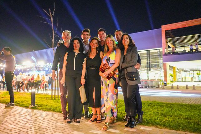 Fabio Bini, Lorena Caruso, Carlos Solans, Cintia Caruso, Leo Cervilla, Laura Galetto, Ariel Solans y Natalia Vernet