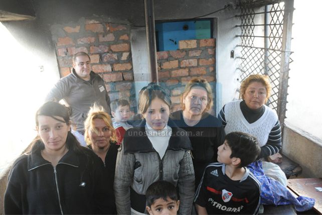 Los vecinos de barrio Acería esperan la respuesta estatal tras el incendio