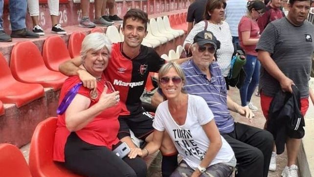 Llano jugó en la Rosarina y en AFA de Newells. Ya fue al banco de primera.