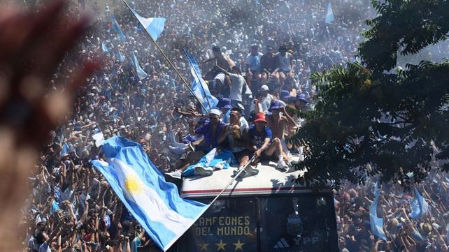 El pueblo pintó de celeste y blanco las calles de Argentina festejando la obtención de la Copa del Mundo.