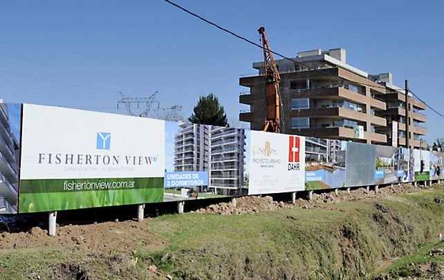 En avance. La desarrolladora Dahr ofrece “casas en altura” de uno