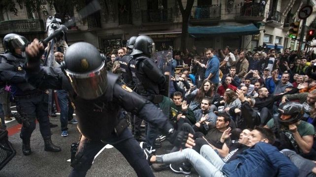 Más de 300 heridos en Cataluña por la represión durante el referéndum en Barcelona