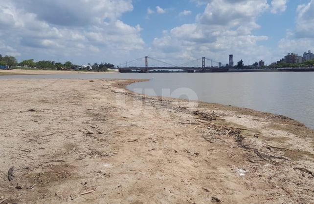 El río sigue bajando y hay mucha playa en Santa Fe