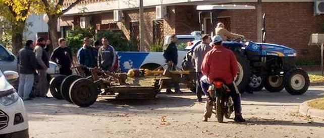 Las Rosas: atacaron a machetazos la carpa de Festram