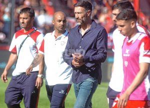 Kily González piensa en el reemplazante de Calderón y evalúa a los lesionados para recibir a Sarmiento