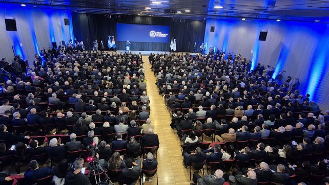 El auditorio de la Bolsa colmado para ver a Javier Milei.