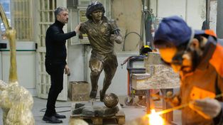 Nápoles presentará una estatua de Maradona en el estadio