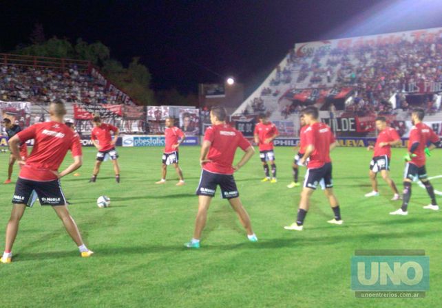 Banderazo de apoyo al #PatrónDelAscenso antes de la semifinal