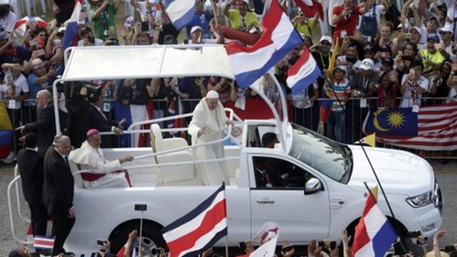 Popular. El Papa recorrió ayer las avenidas de Ciudad de Panamá.