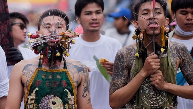 Las postales del extraño festival vegetariano tailandés