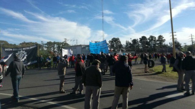 Trabajadores de Vasalli levantaron el corte pero siguen de paro