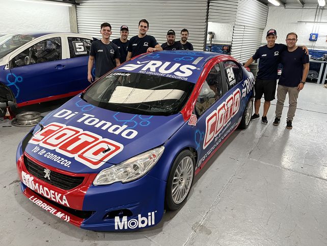 Hay equipo. El taller del Larrauri Racing tiene un plantel de grandes profesionales.