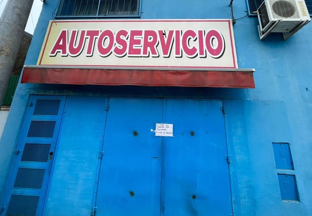 El supermercado de Rouillón al 3300 no abrió sus puertas este viernes a la mañana por temor a robos