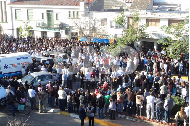Dolor y tristeza infinita en el adiós a las maestras del pueblo