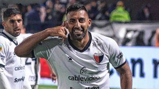Huracán empezó a averiguar la situación de Wanchope Ábila, último goleador de Colón.
