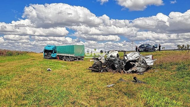 Tragedia en la Ruta 34: un matrimonio y dos hijos menores fallecieron en un choque cerca de Cañada Rosquín