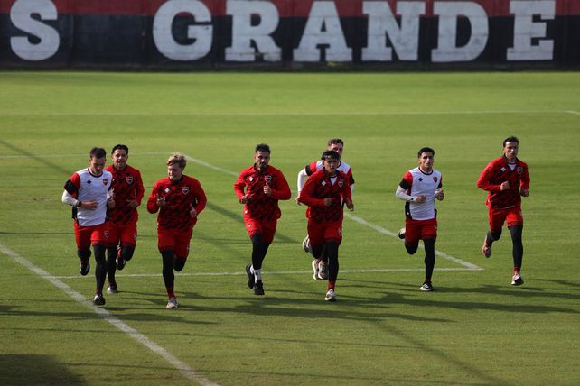 El plantel de Newells se mueve en el Centro de Entrenamiento Jorge Griffa