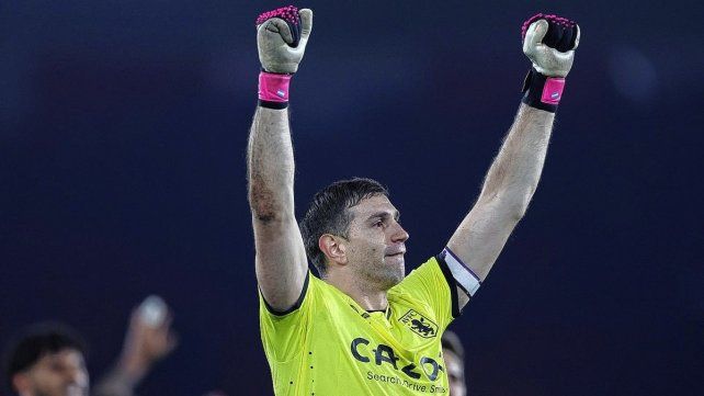 Emiliano Martínez sufrió una pequeña fractura.