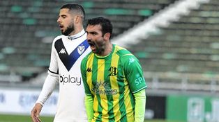 Cauteruccio anotó dos de los tres goles de la victoria de Aldosivi