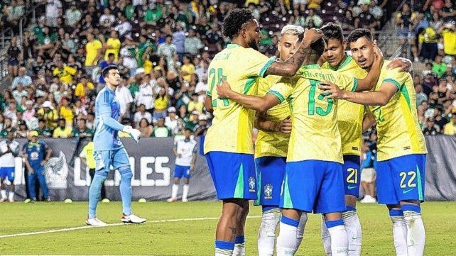 Brasil batió de manera agónica a México en un amistoso